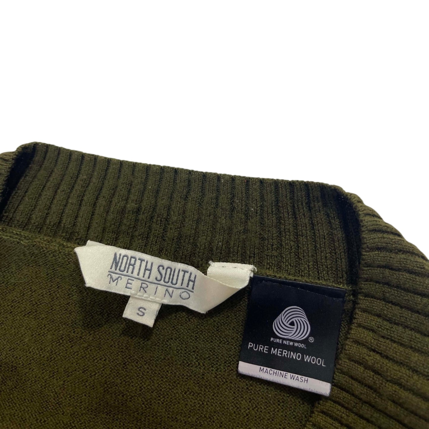 NORTH SOUTH PURE MERINO WOOL GREEN V-NECK (S)