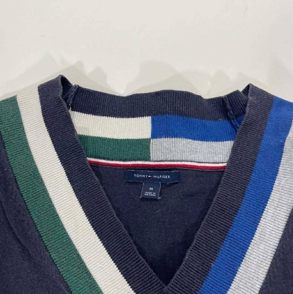 VINTAGE TOMMY HILFIGER NAVY BLUE STRIPED SWEATER (M-L)