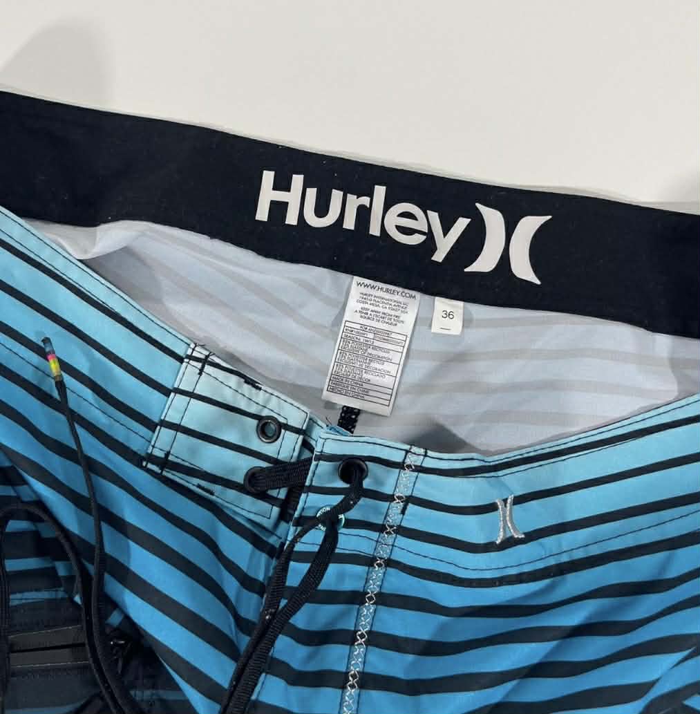 Y2K HURLEY BLUE STRIPED BOARD SHORT (36)