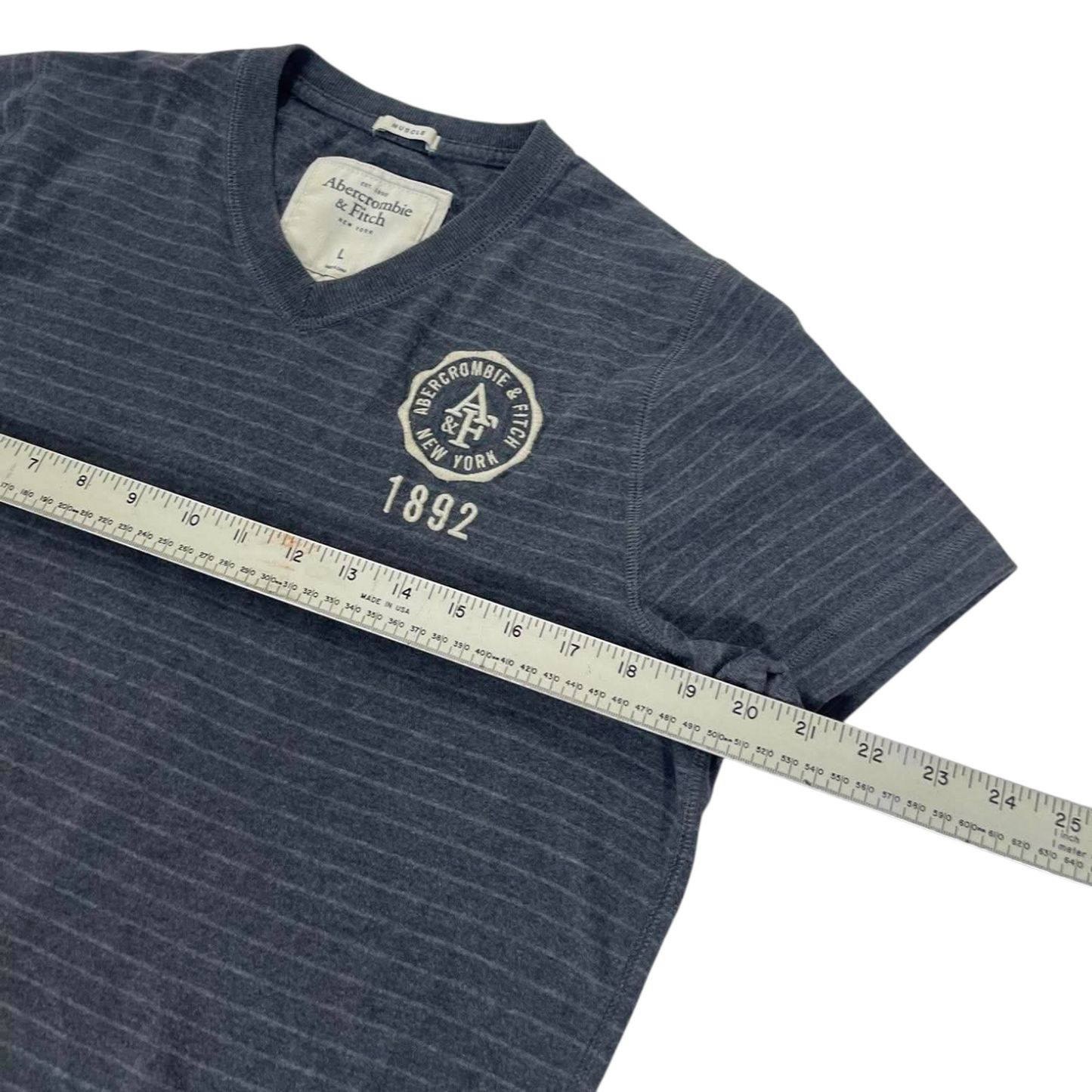 ABERCROMBIE & FITCH V-NECK T-SHIRT (BEST FIT M)