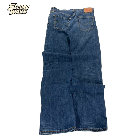 LEVI'S BLUE JEANS (32)