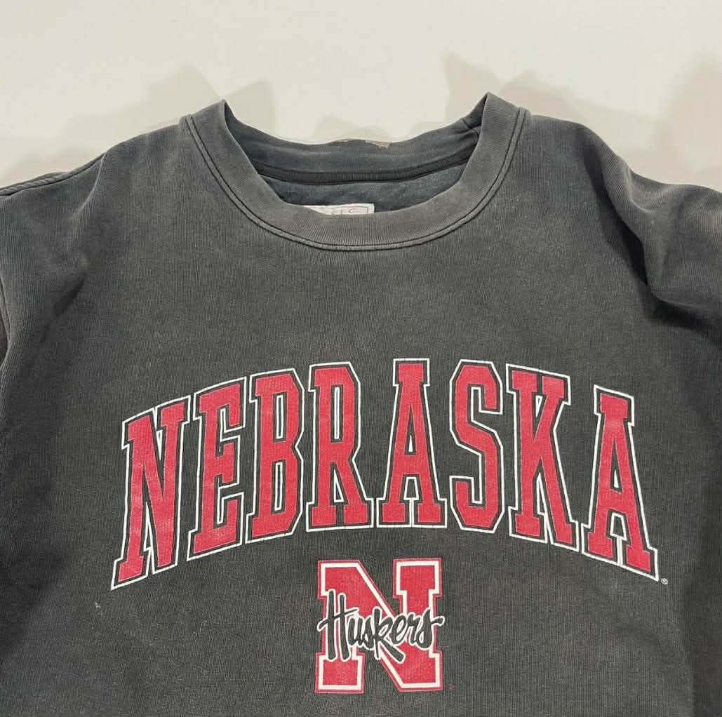 VINTAGE FADED NEBRASKA HUSKERS GREY CREWNECK SWEATSHIRT (L-XL)