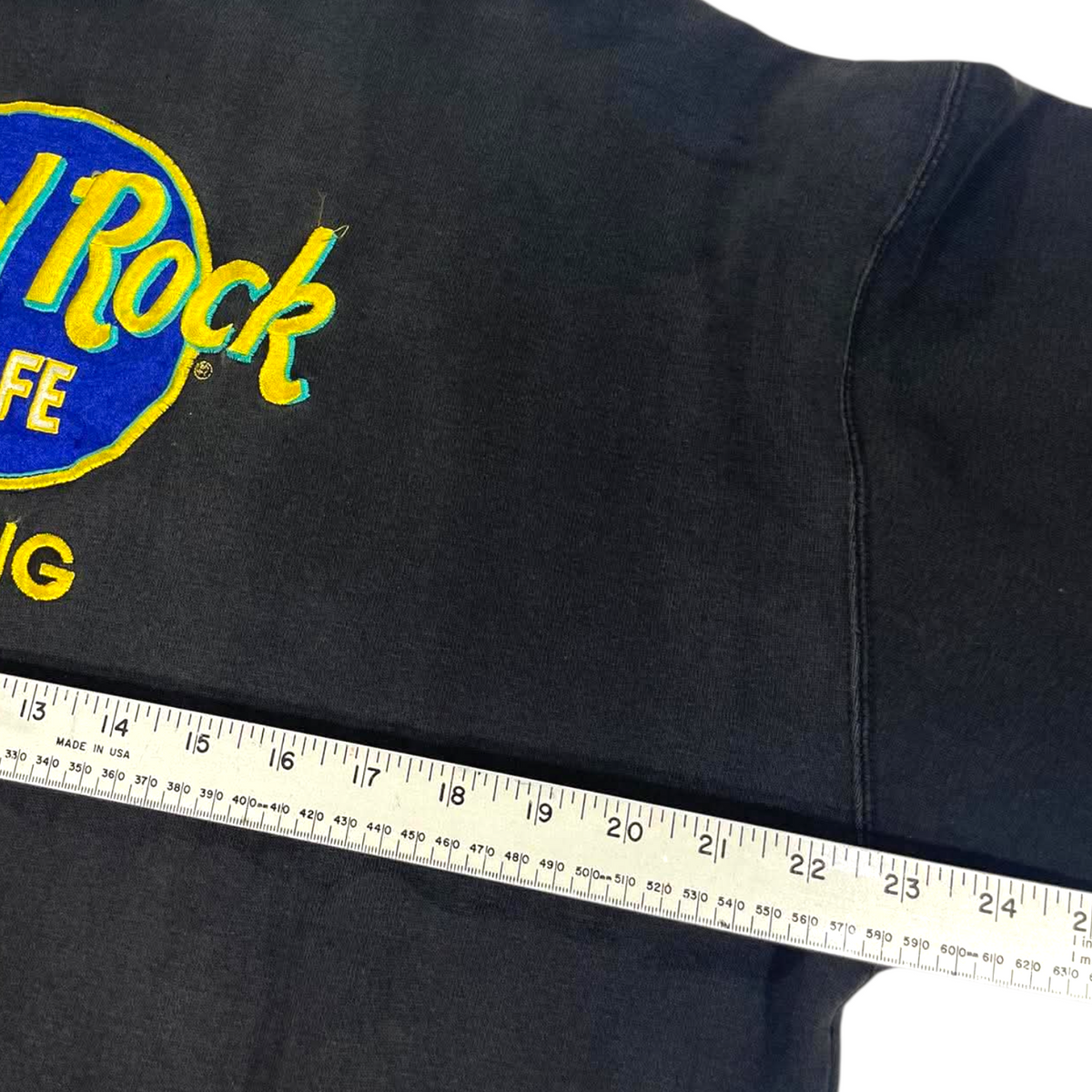 VINTAGE EMBROIDERED HARD ROCK BEIJING BLACK CREWNECK (M)