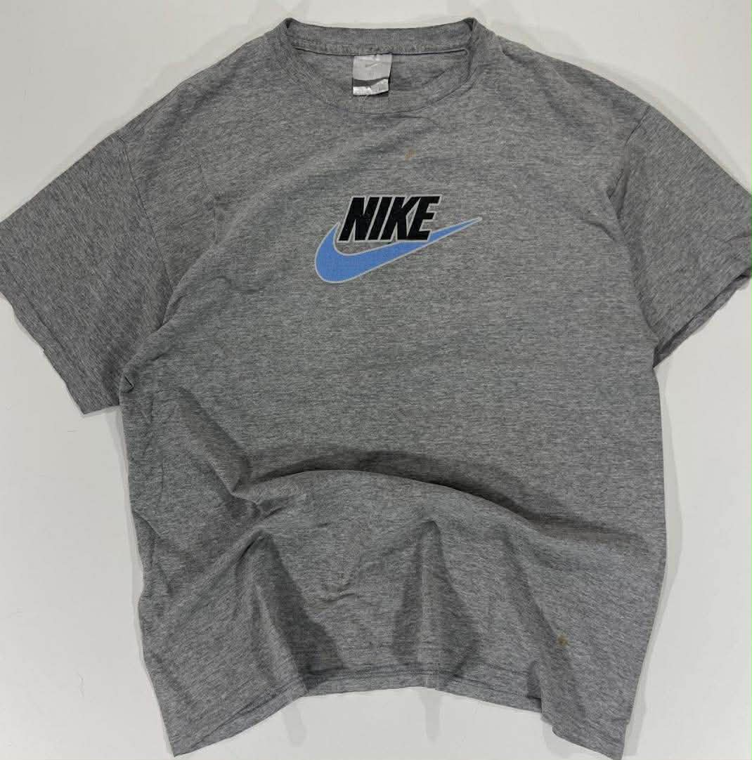 VINTAGE NIKE GREY COTTON T-SHIRT WITH BLUE SWOOSH (L)