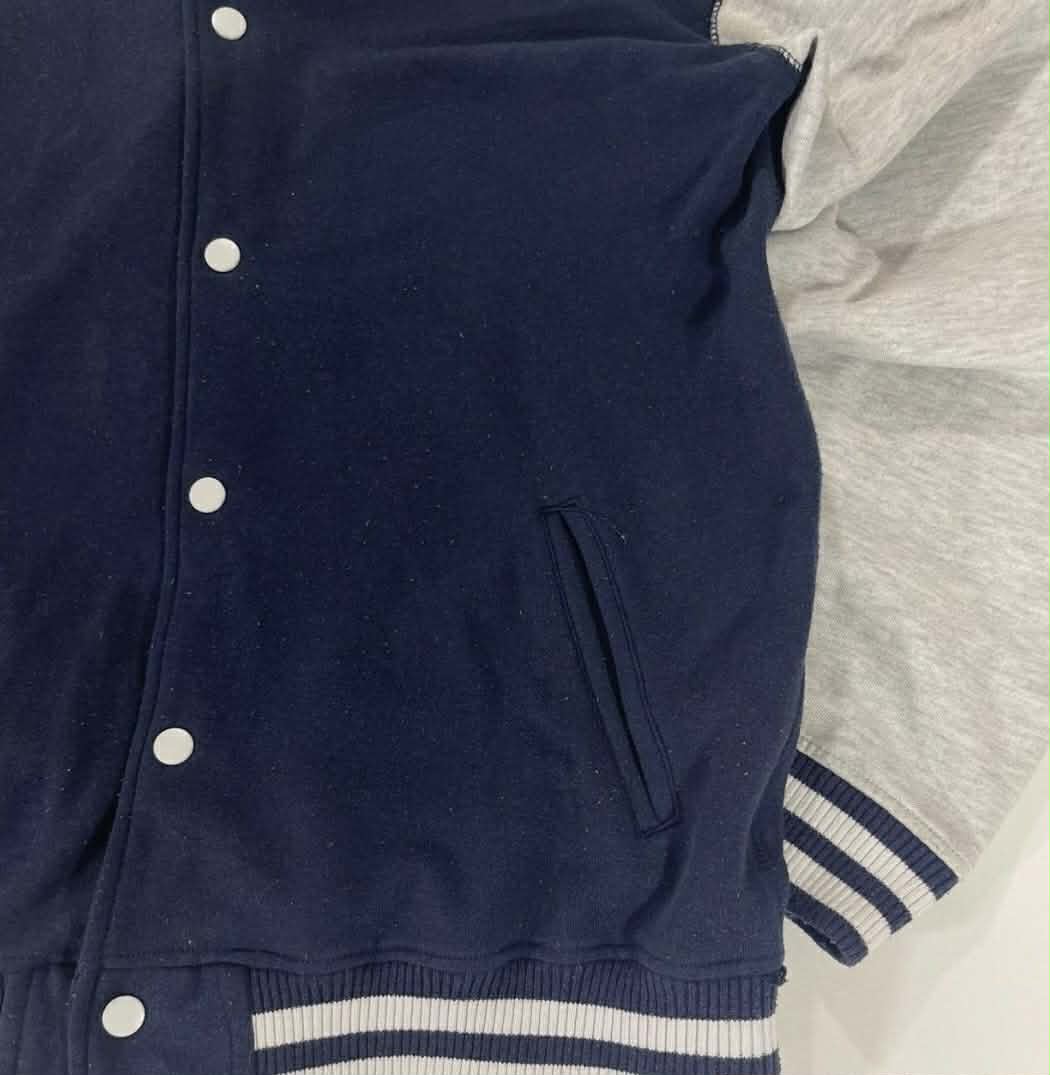 Y2K NAVY VARSITY JACKET WITH WHITE AND GREY SLEEVES (L)