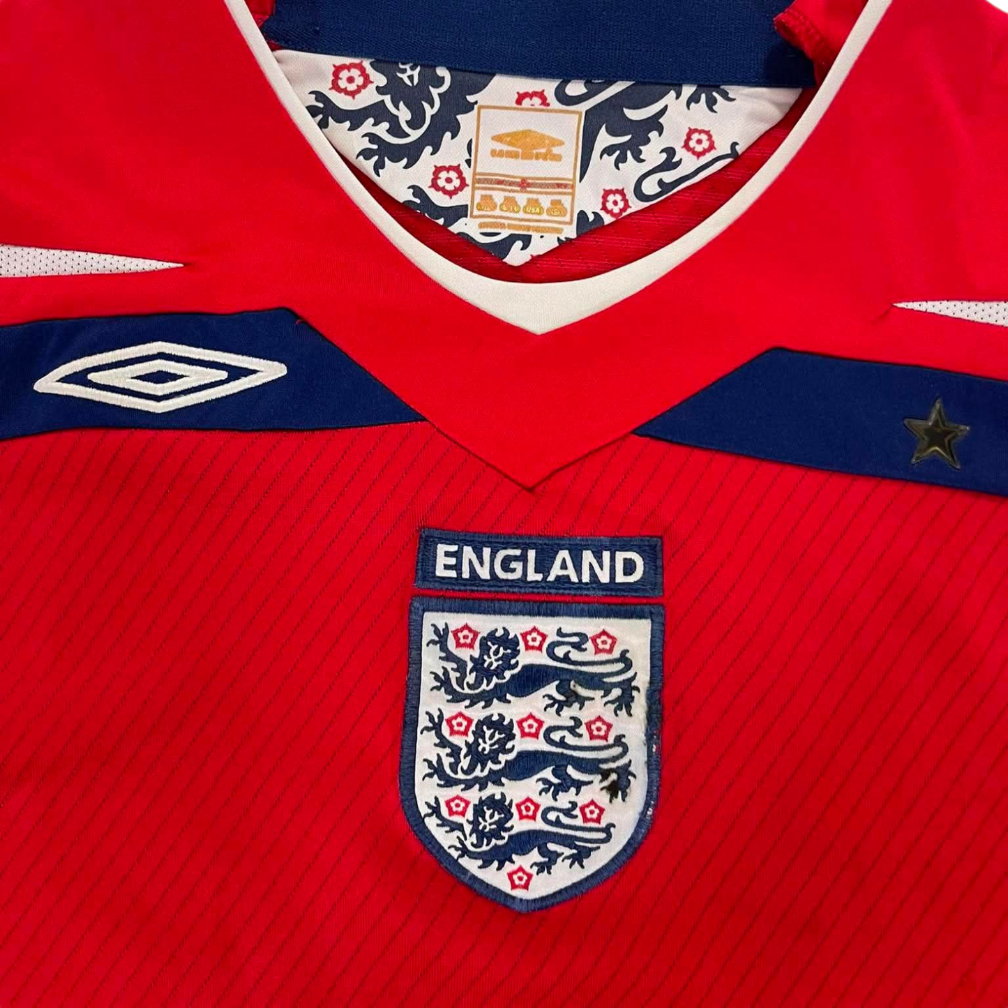 UMBRO ENGLAND RED FOOTBALL SHIRT (L)