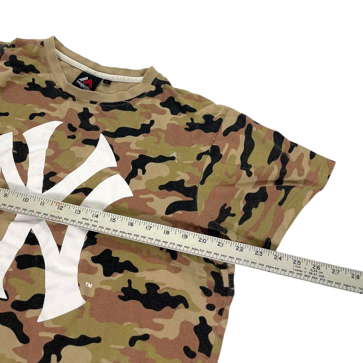 MLB YANKEES CAMO T-SHIRT (L, CROPPED FIT)