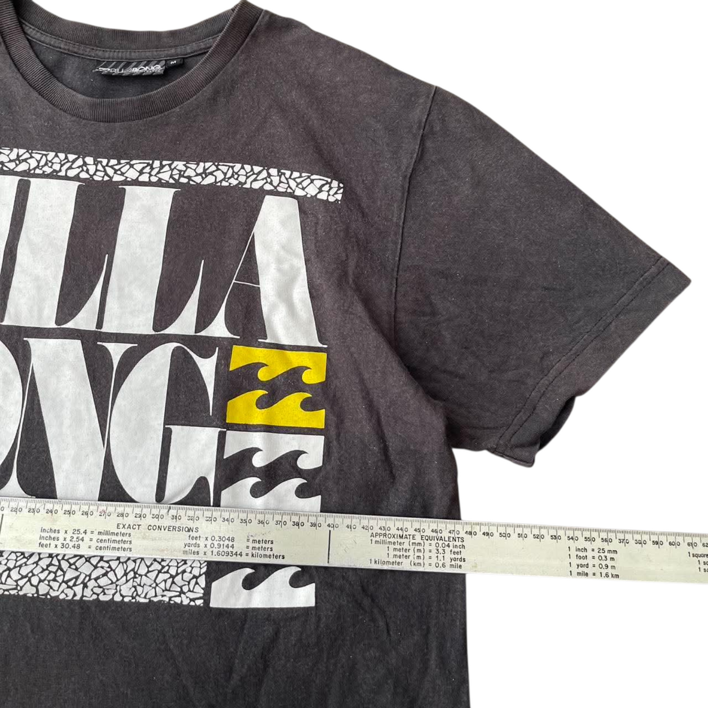 Y2K BILLABONG BLACK GRAPHIC TEE (M)
