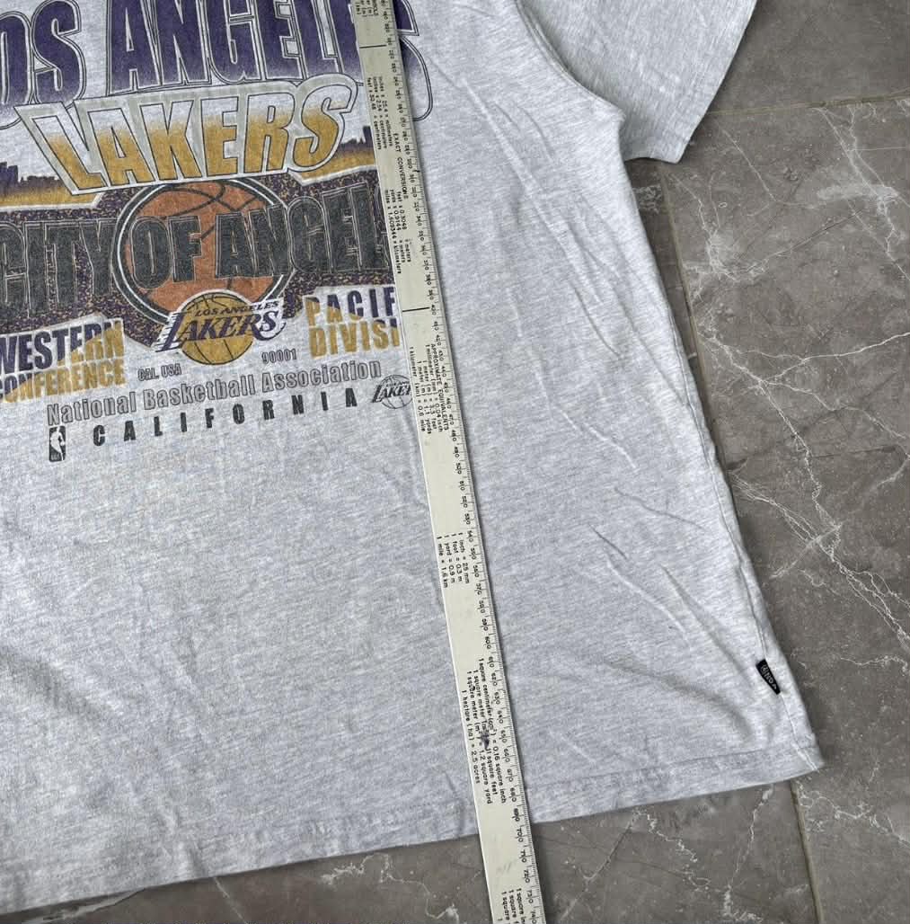 90s LOS ANGELES LAKERS GREY GRAPHIC TEE (L)