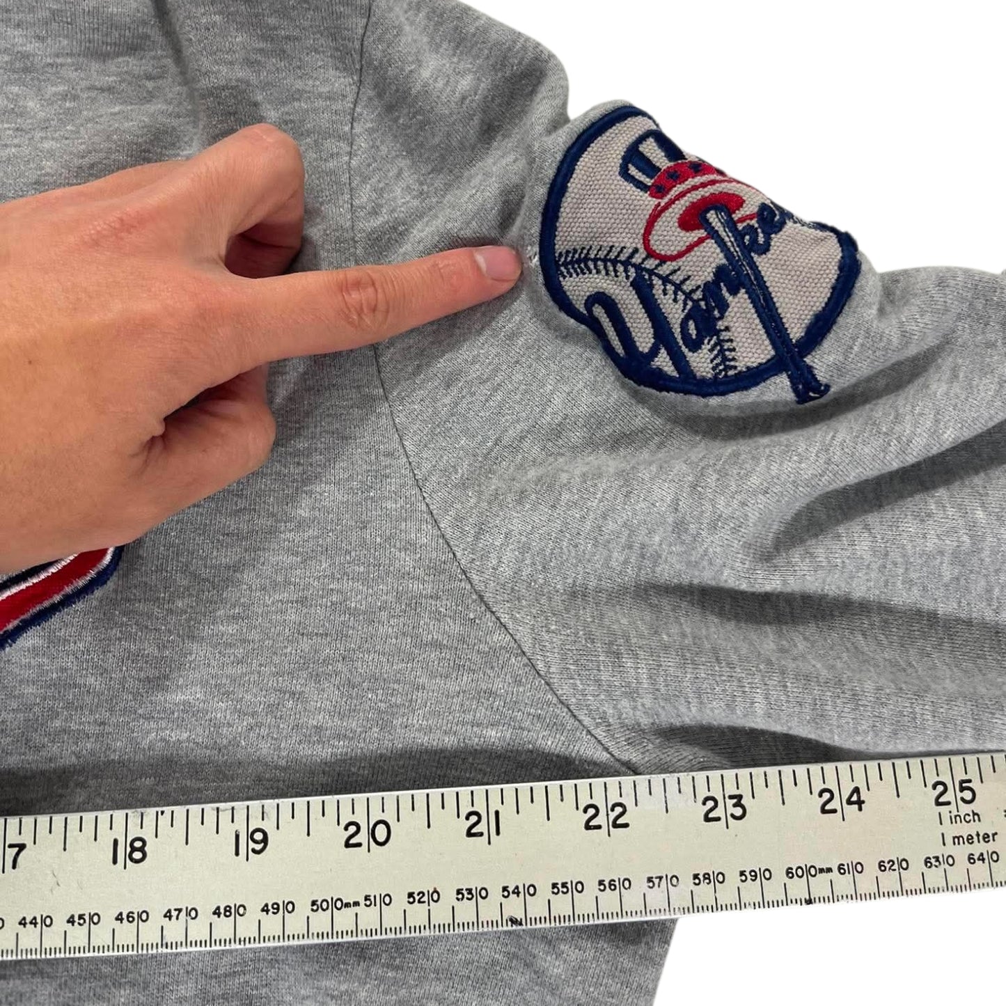 VINTAGE GREY NEW YORK YANKEES HOODIE (L)