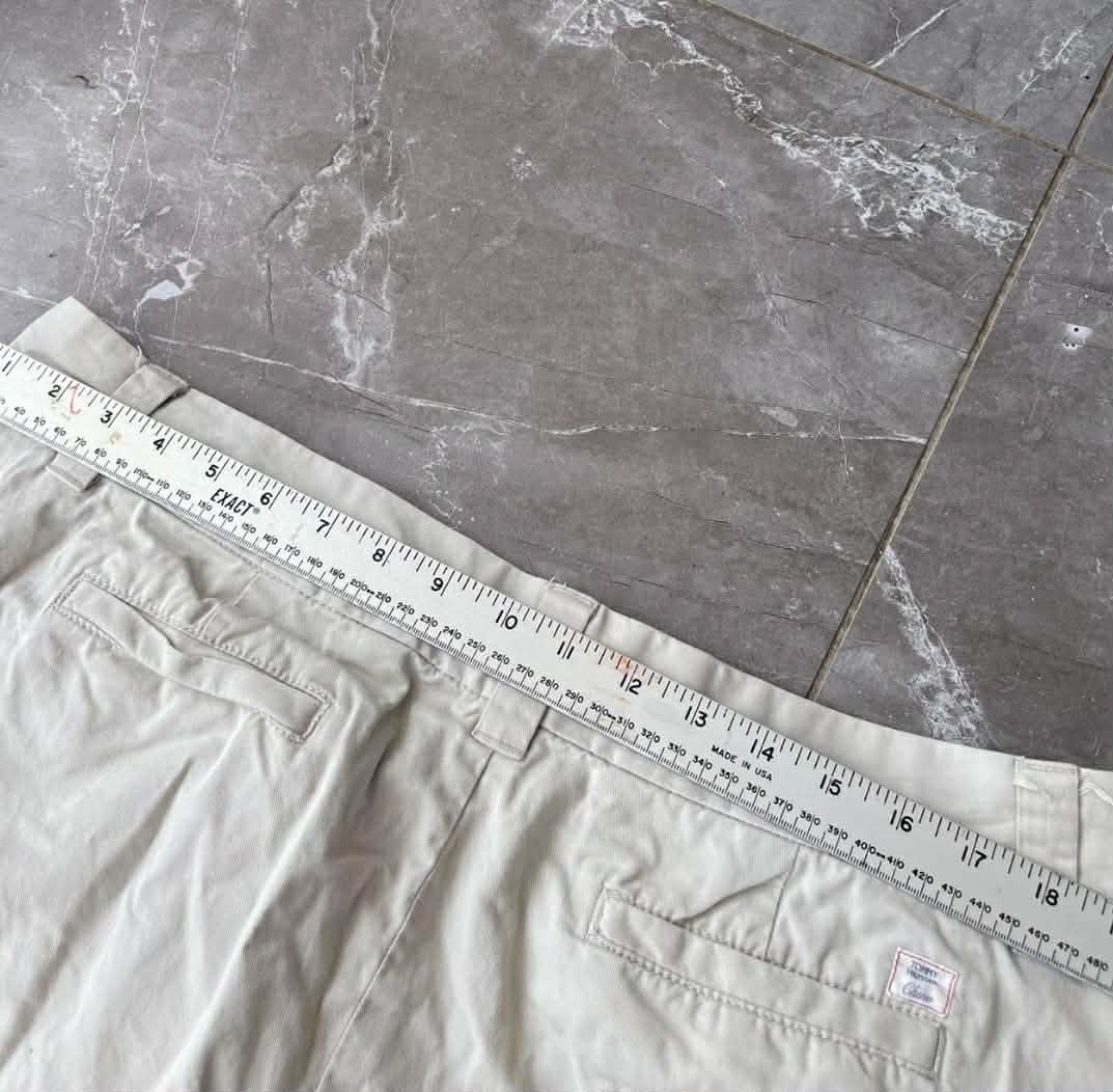 TOMMY HILFIGER TAN CHINO SHORTS (16)