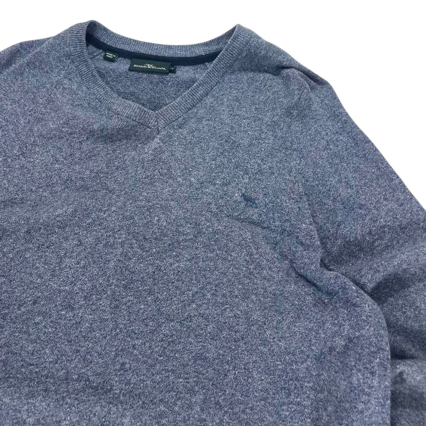 GREY RODD & GUNN V-NECK JUMPER (M)