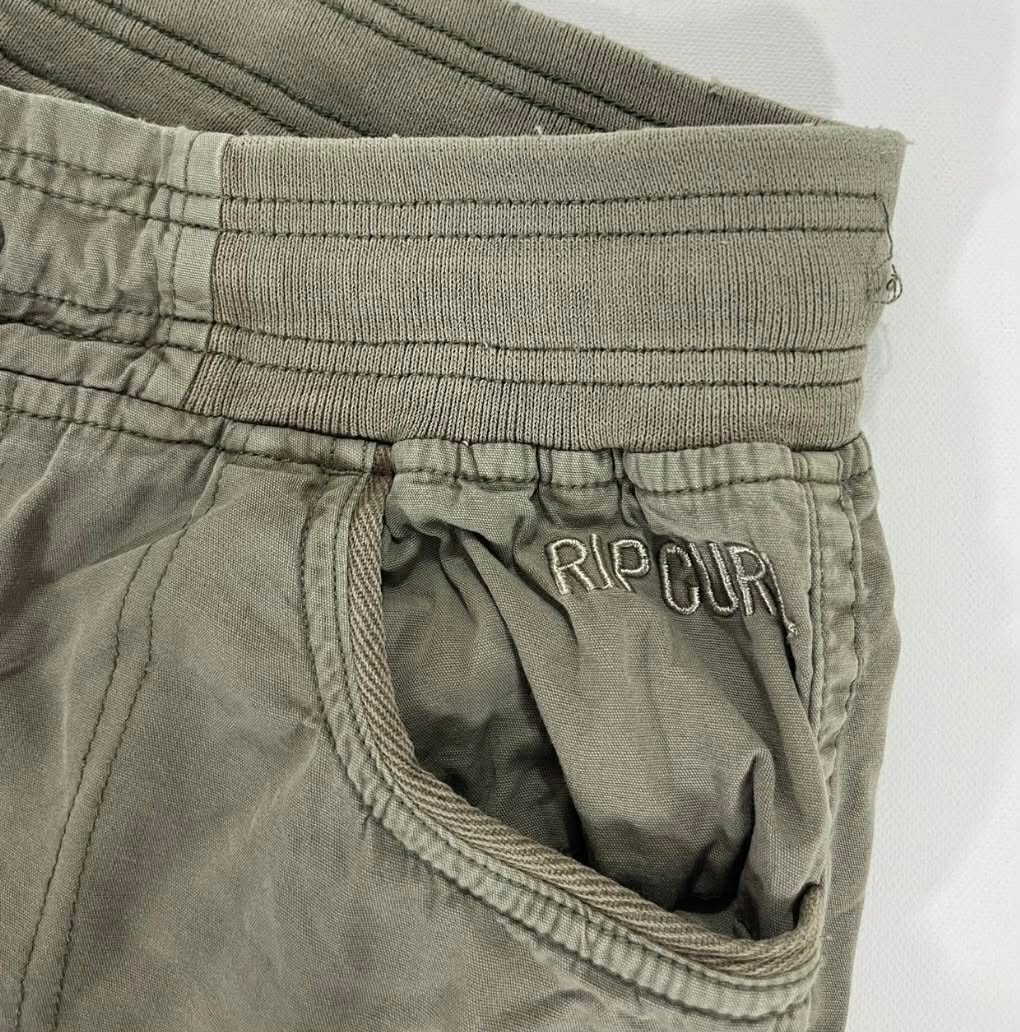 RIP CURL KHAKI CARGO SHORTS WITH ADJUSTABLE WAIST AND POCKETS (10)