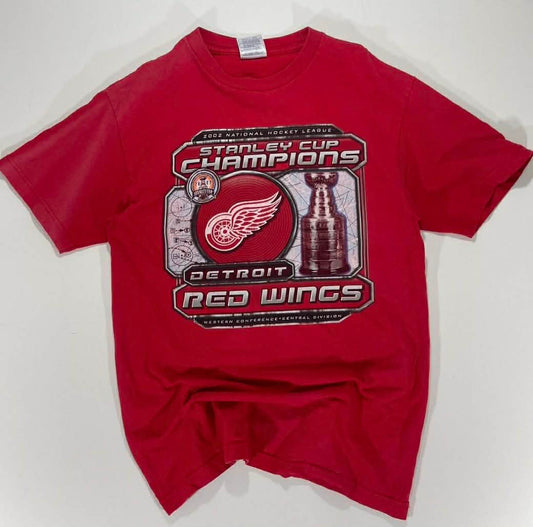 2002 DETROIT RED WINGS STANLEY CUP CHAMPIONS RED T-SHIRT (M)
