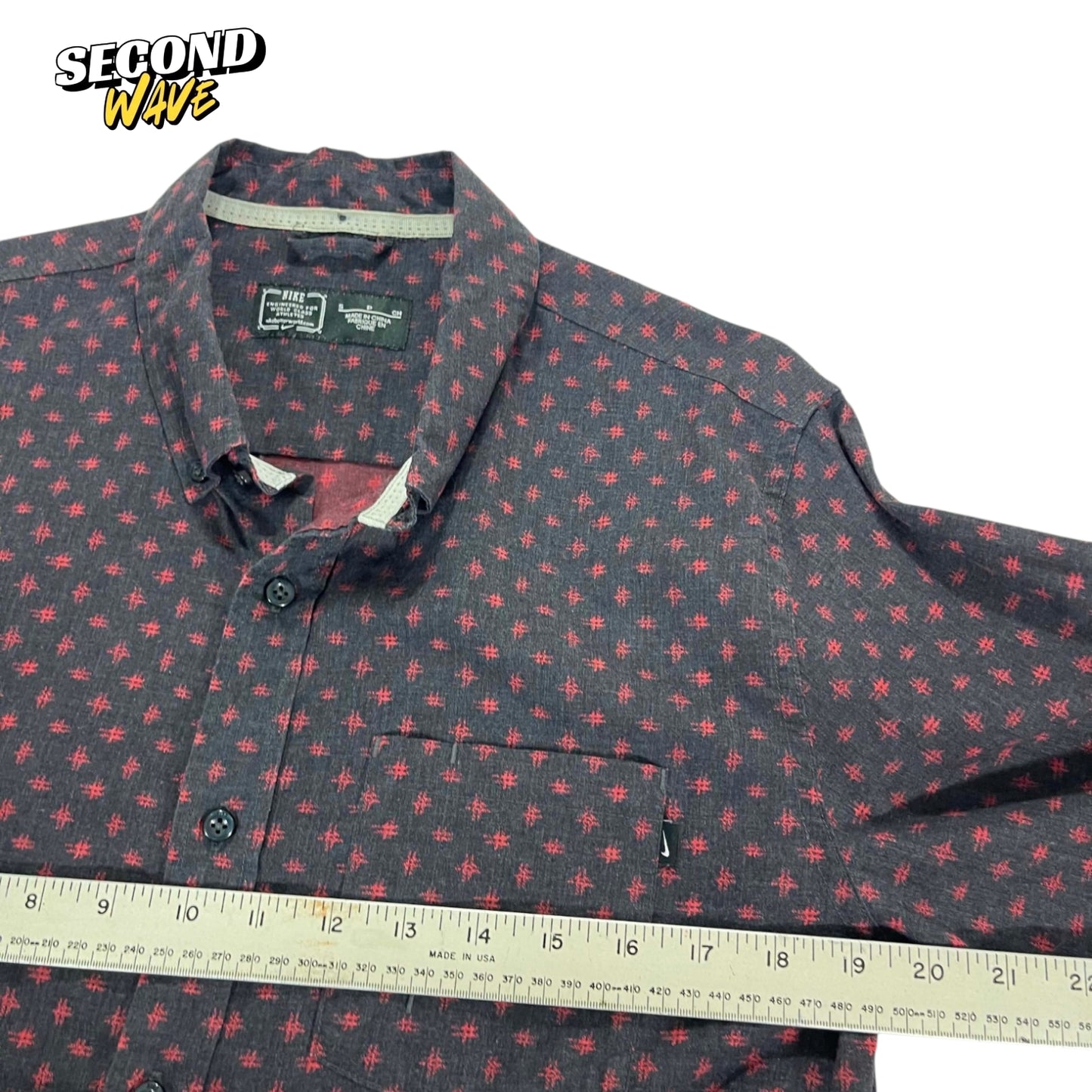 VINTAGE NIKE BLACK & RED BUTTON UP SHIRT (S)