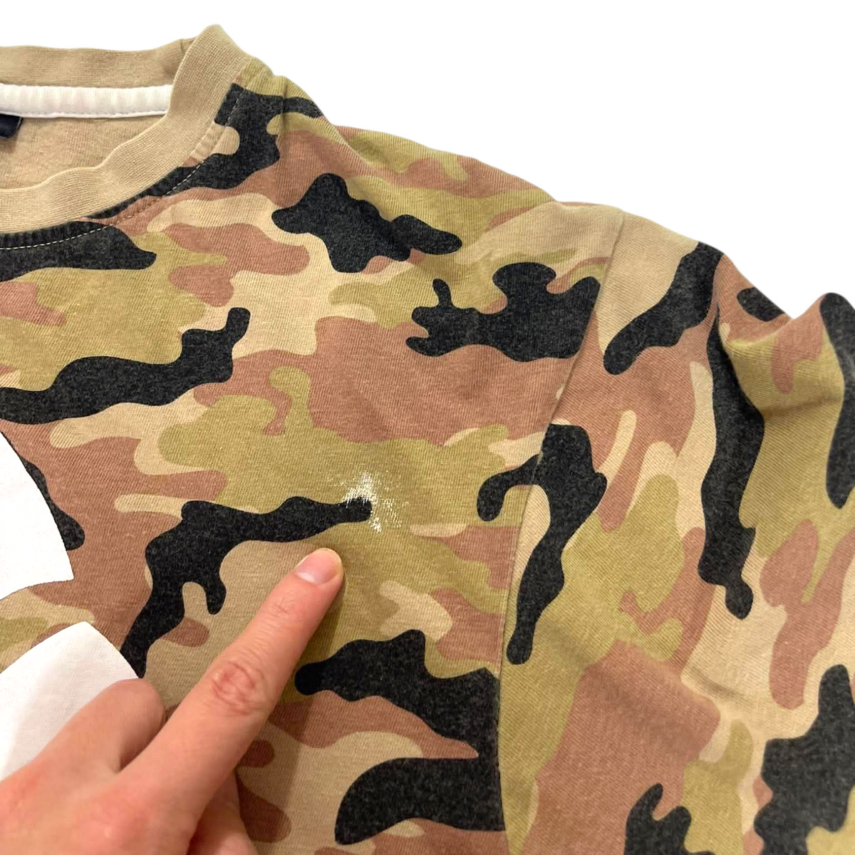 MLB YANKEES CAMO T-SHIRT (L, CROPPED FIT)