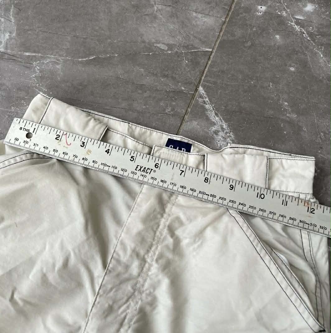 VINTAGE GAP CREAM CARGO SHORTS (22)