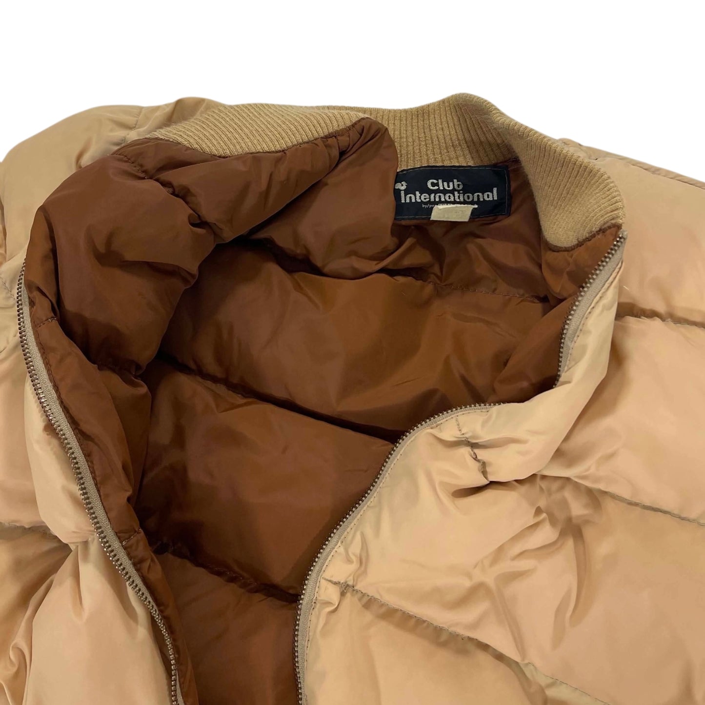 VINTAGE CLUB INTERNATIONAL PUFFER JACKET (L)