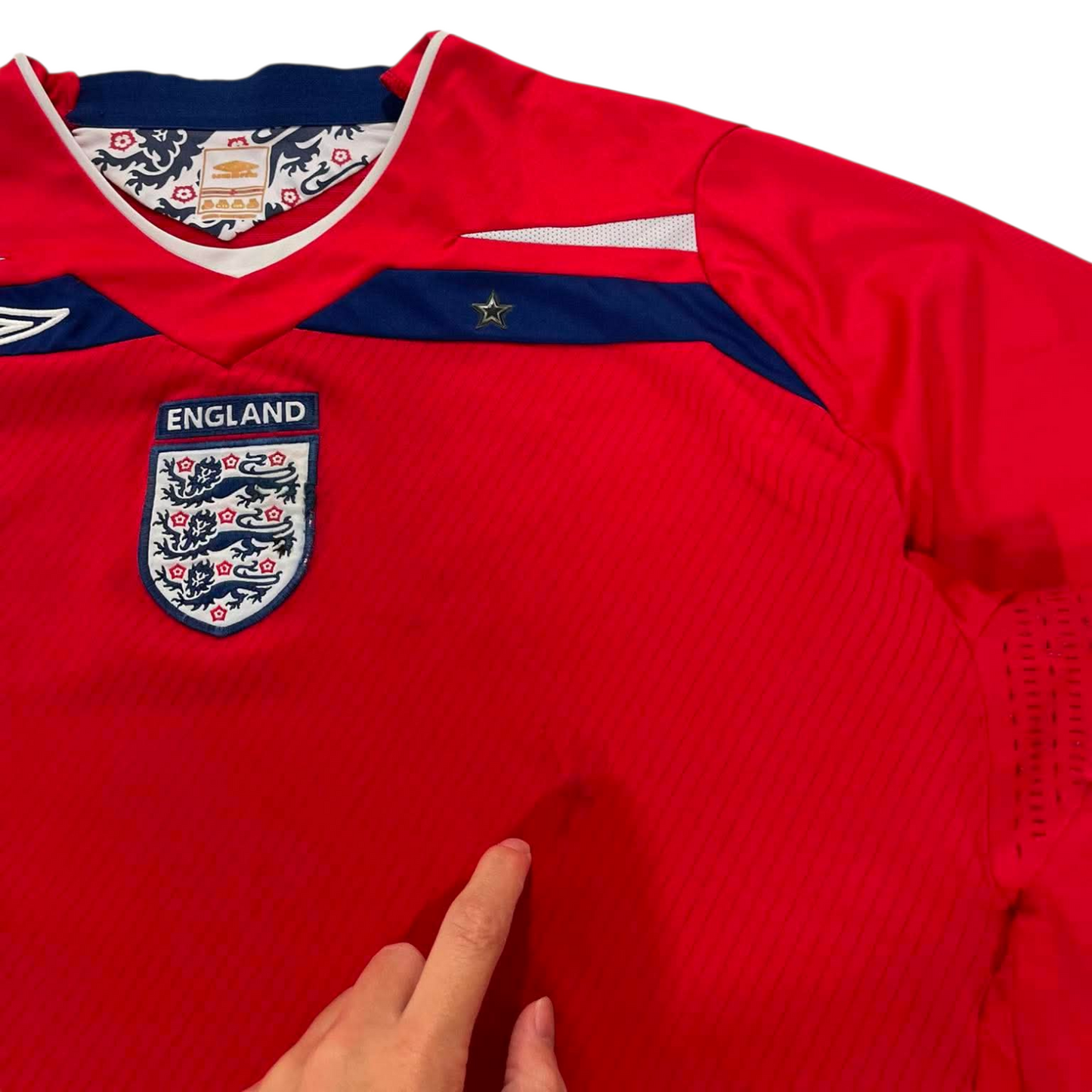 UMBRO ENGLAND RED FOOTBALL SHIRT (L)
