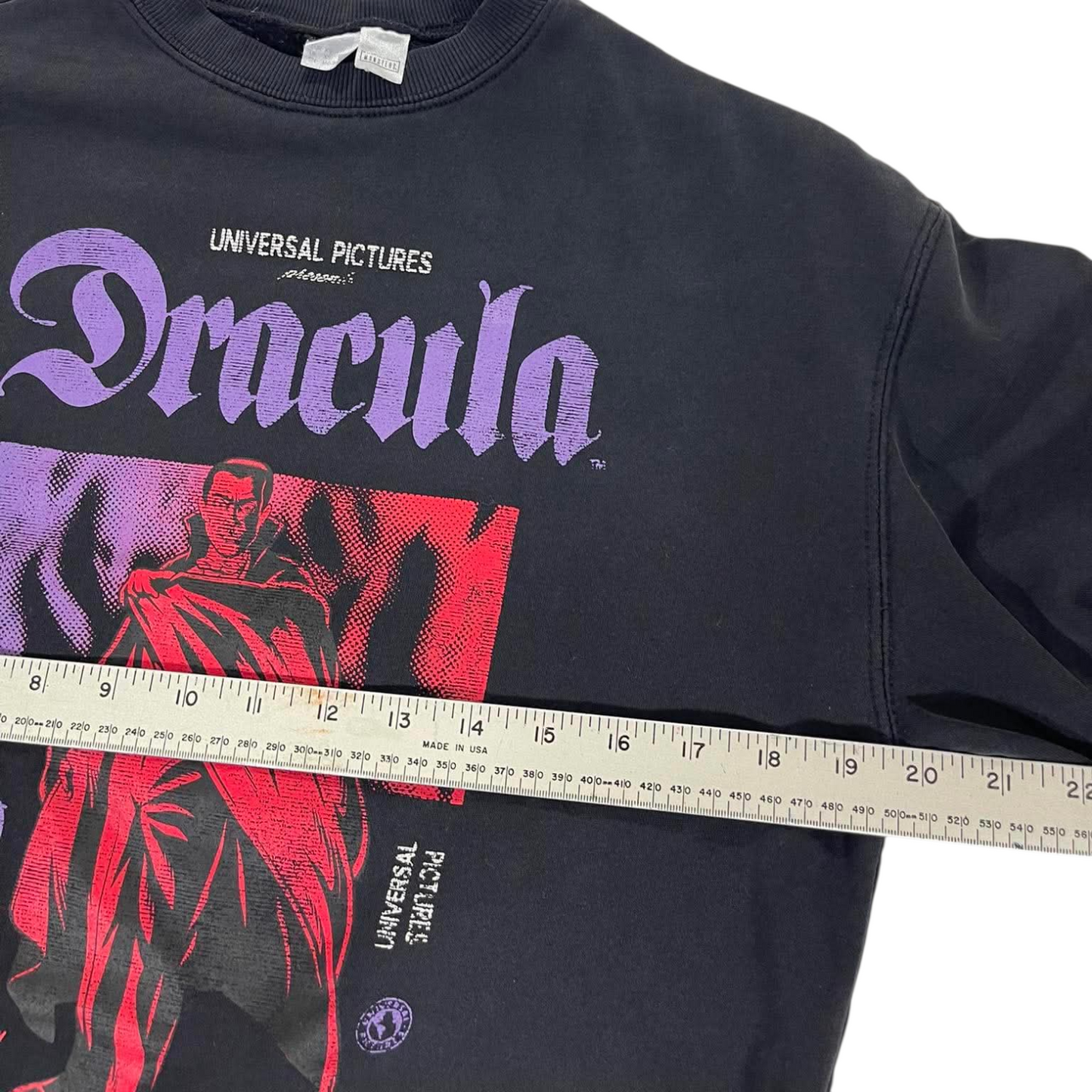 UNIVERSAL PICTURES DRACULA BLACK CREWNECK SWEATSHIRT (M-L)