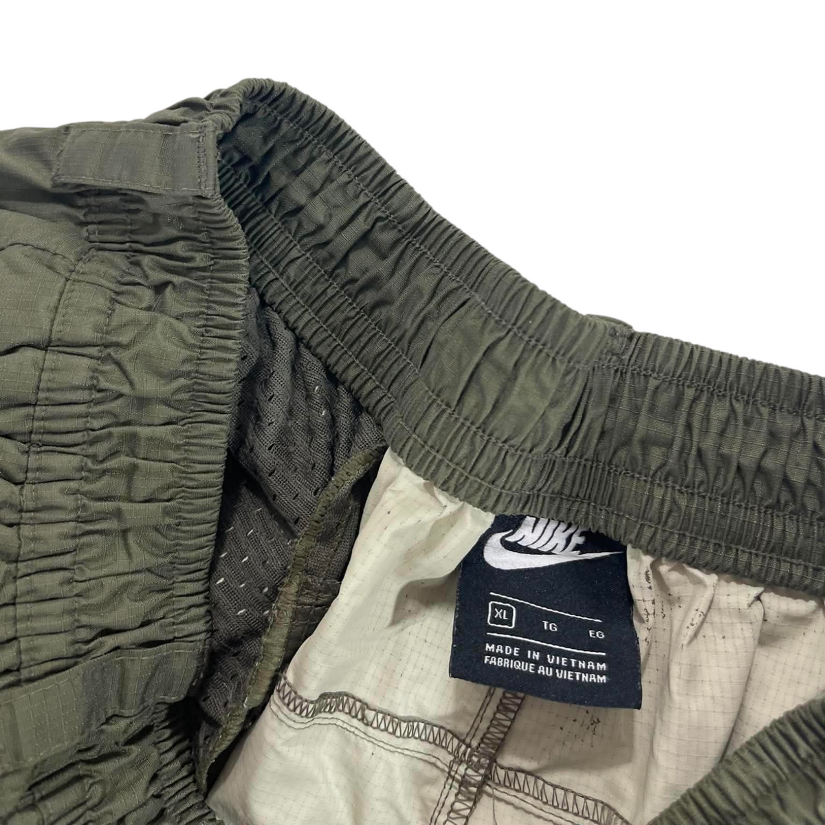 NIKE CARGO SHORTS (BEST FIT LARGE)