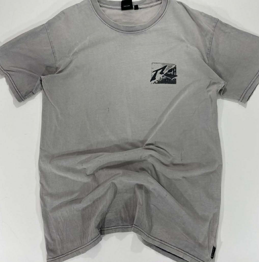 VINTAGE RUSTY GREY SURF TEE WITH BLACK GRAPHIC (M-L)