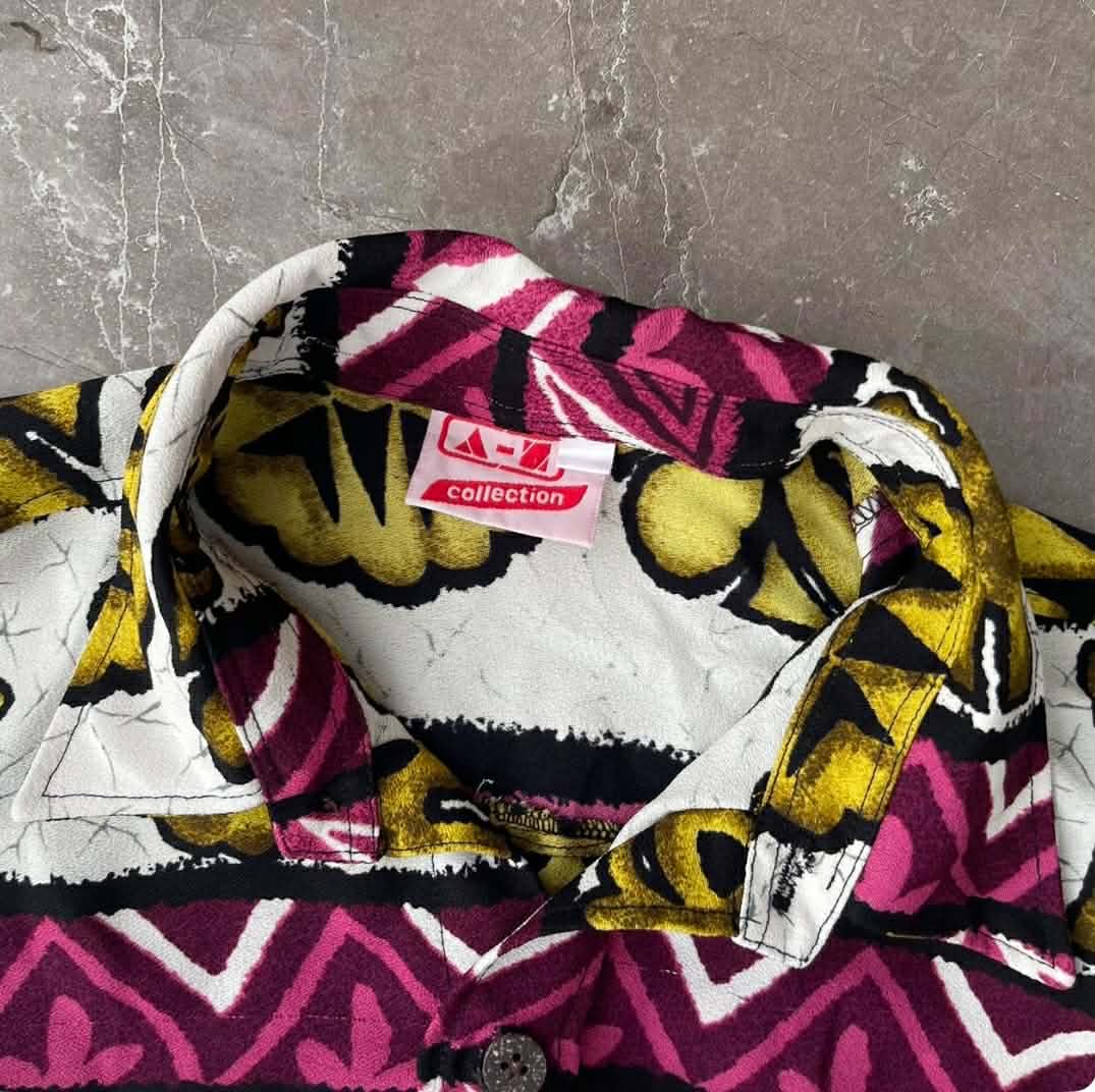 90s A-Z COLLECTION MULTICOLOURED BUTTON UP SHIRT (L)