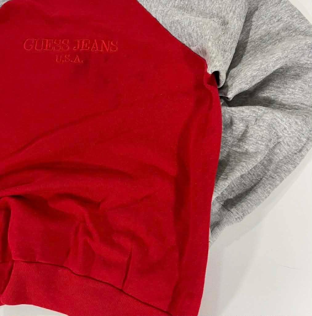 90S GUESS RED & GREY CREWNECK SWEATSHIRT (M)