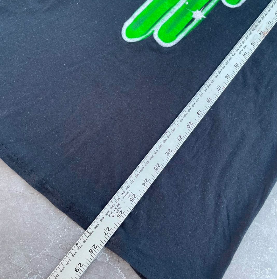 BILLIE EILISH TOUR SHIRT (L)