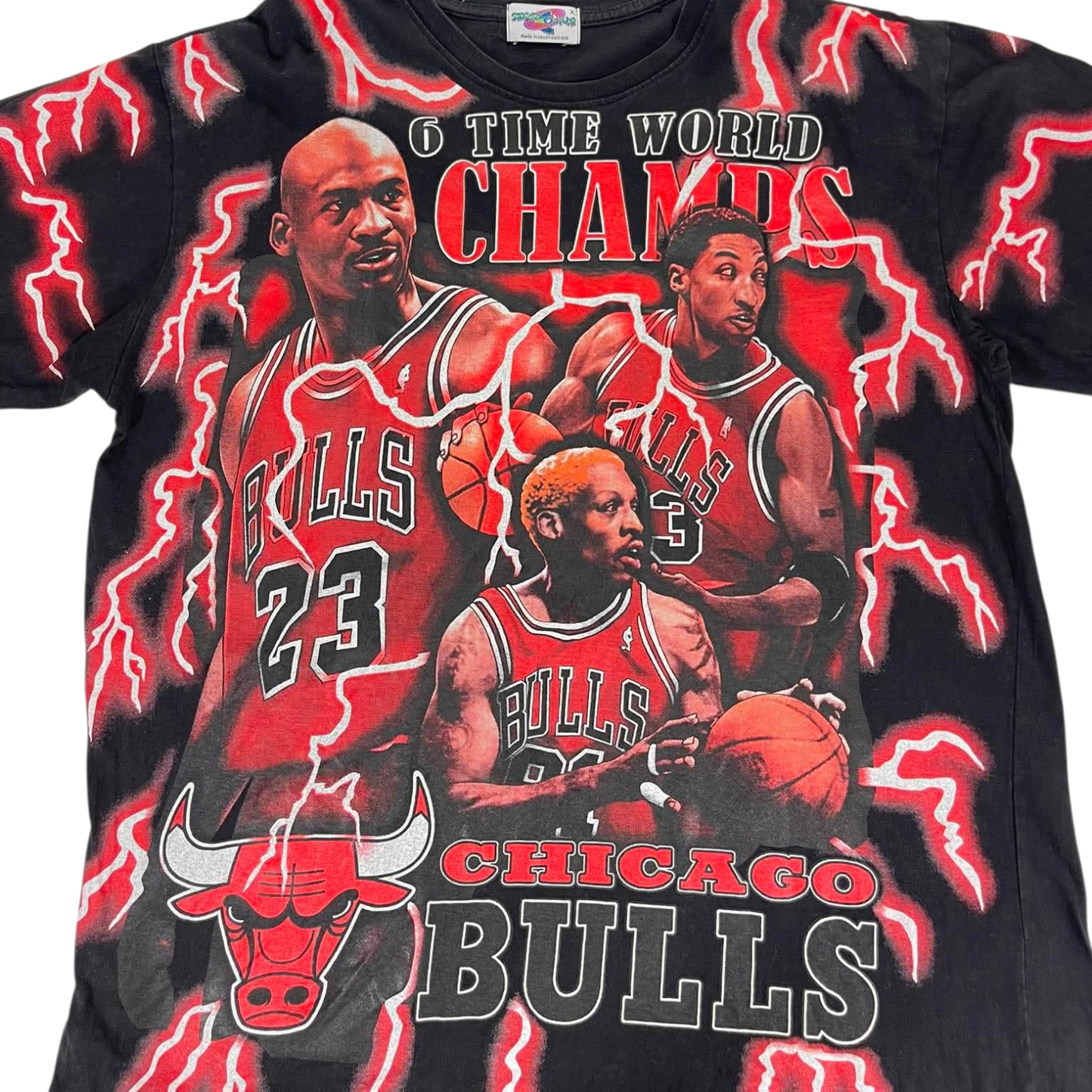 AOP FRONT CHICAGO BULLS BLACK MULTI COLOURED T-SHIRT (XL)