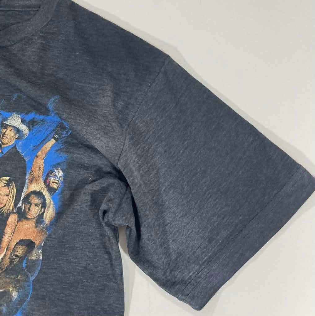 VINTAGE WWE VS SMACKDOWN SHIRT (M-L)