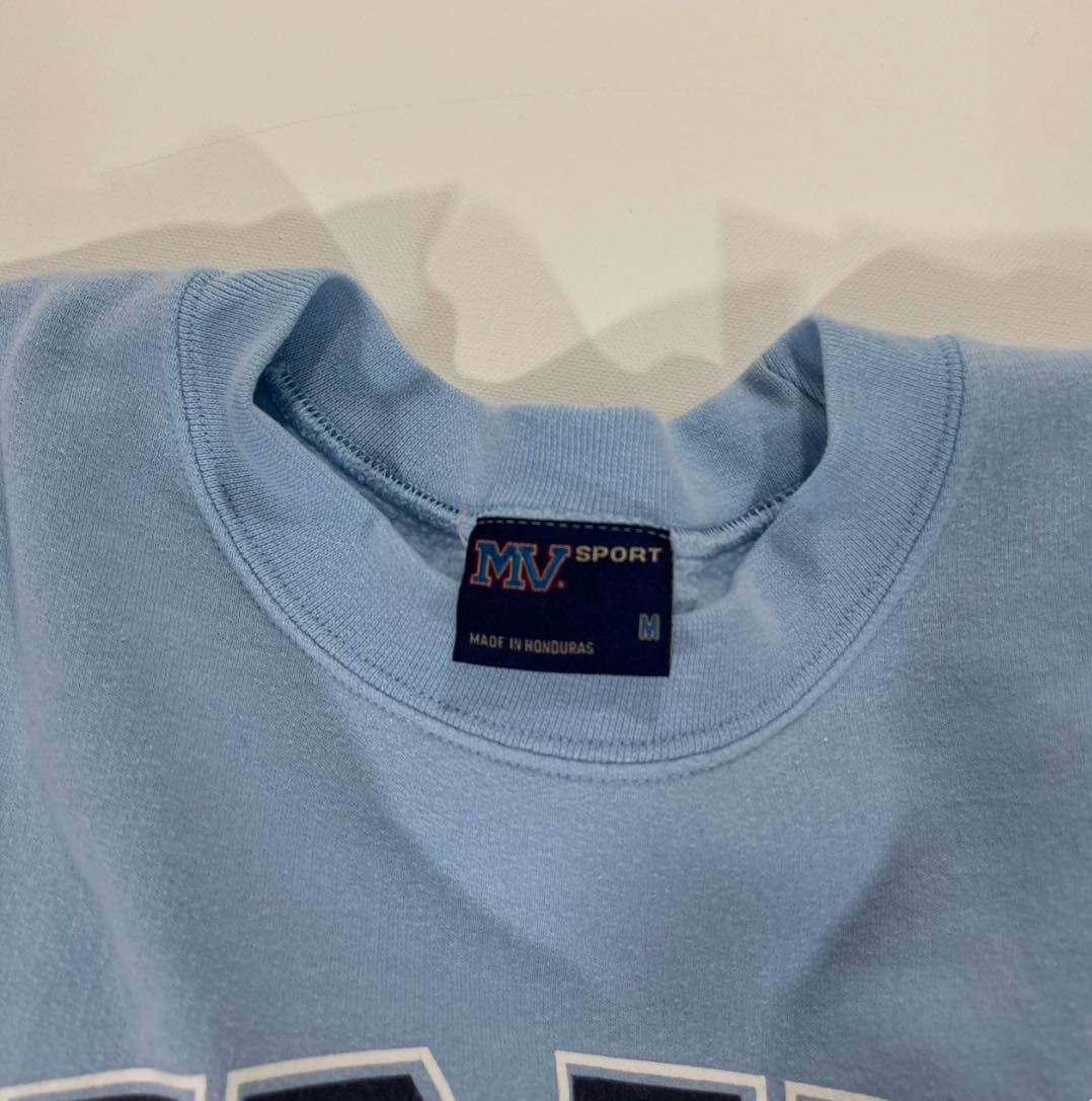 VINTAGE UNIVERSITY OF NEW HAMPSHIRE BLUE CREWNECK SWEATSHIRT (M-L)