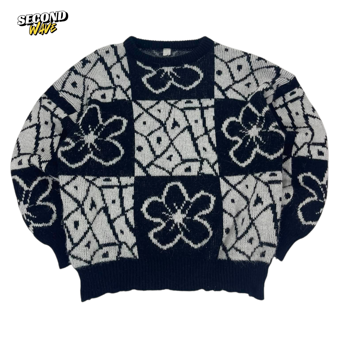 BLACK AND WHITE FLORAL PATTERNED SWEATER (M-L)