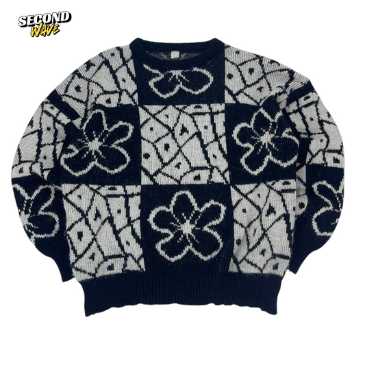 BLACK AND WHITE FLORAL PATTERNED SWEATER (M-L)