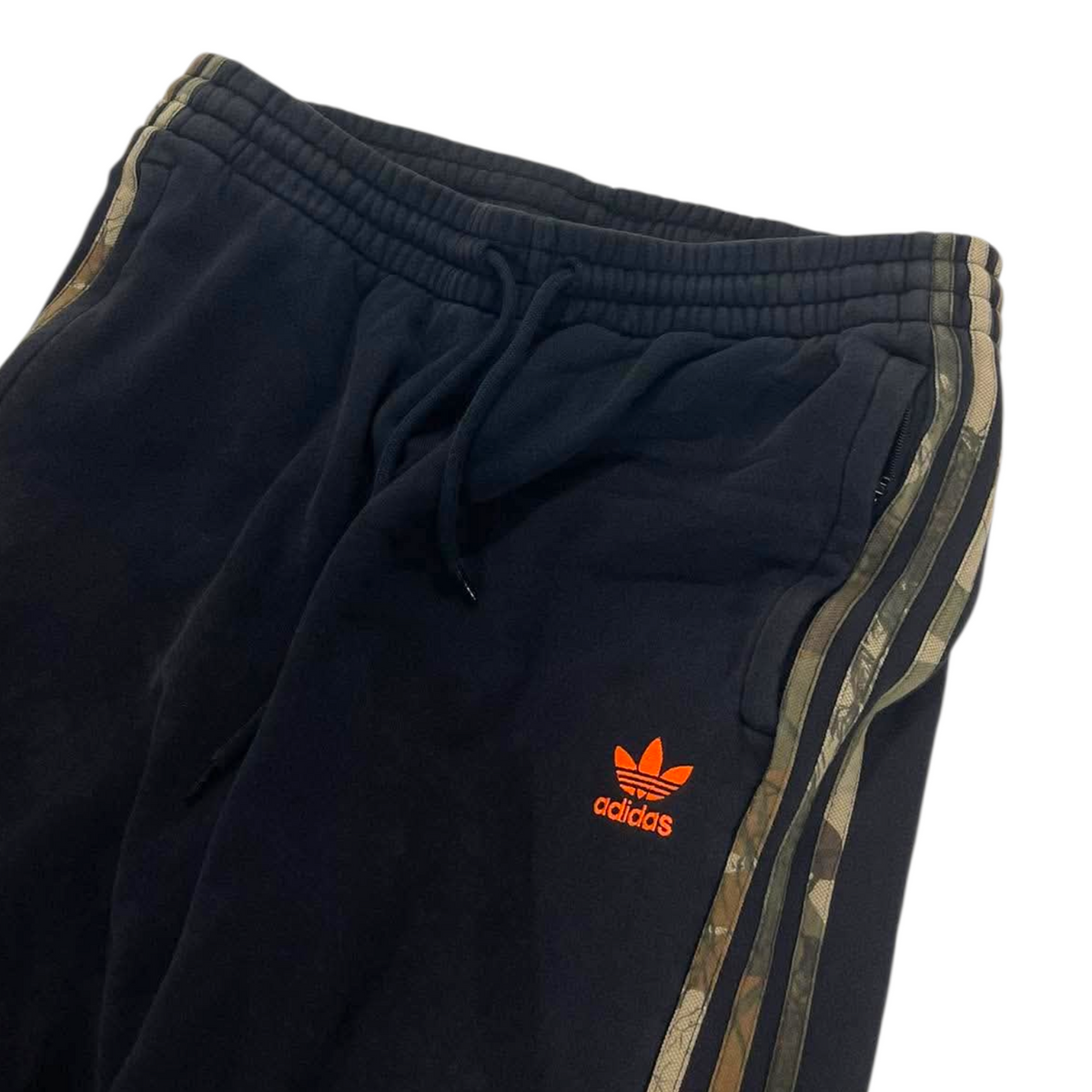 ADIDAS BLACK CAMO SWEATPANTS² (L)