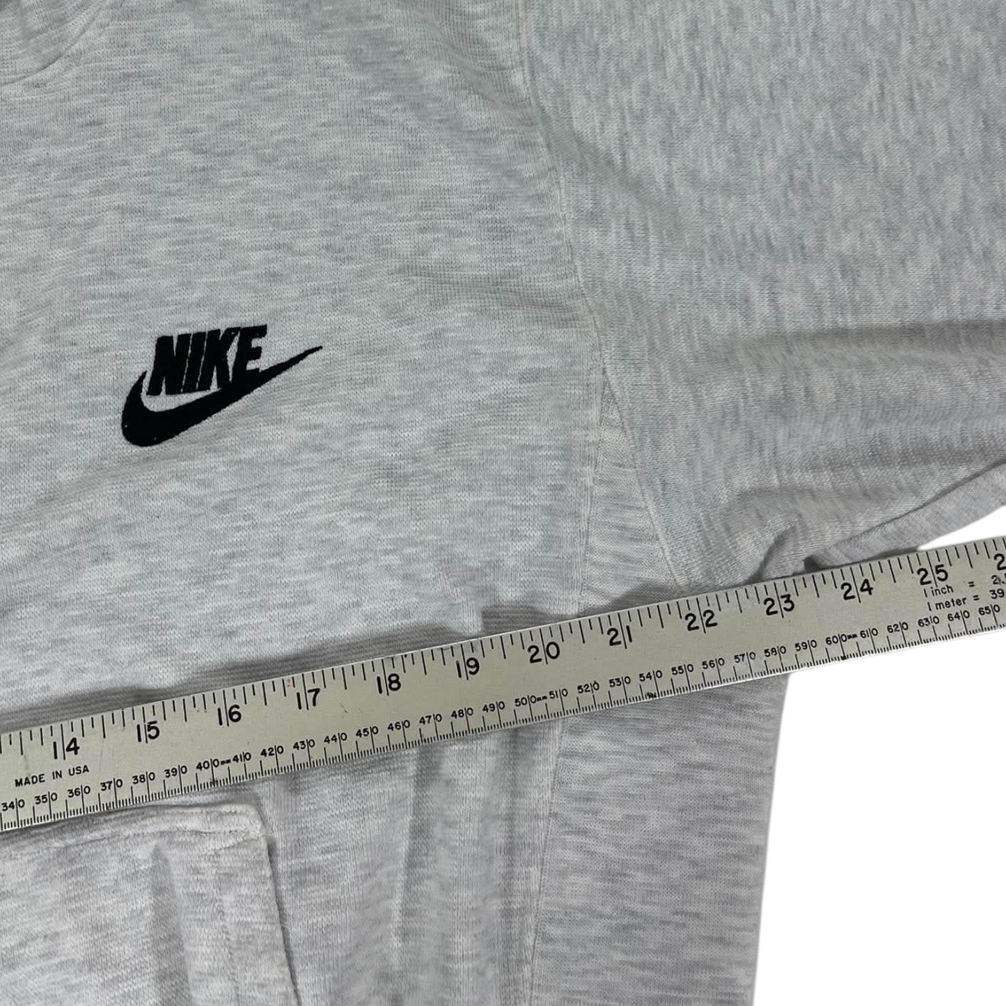 VINTAGE NIKE HOODIE WITH EMBROIDERED LOGO (M)