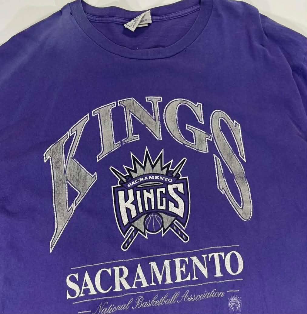 VINTAGE SACRAMENTO KINGS NBA TEE (XL)