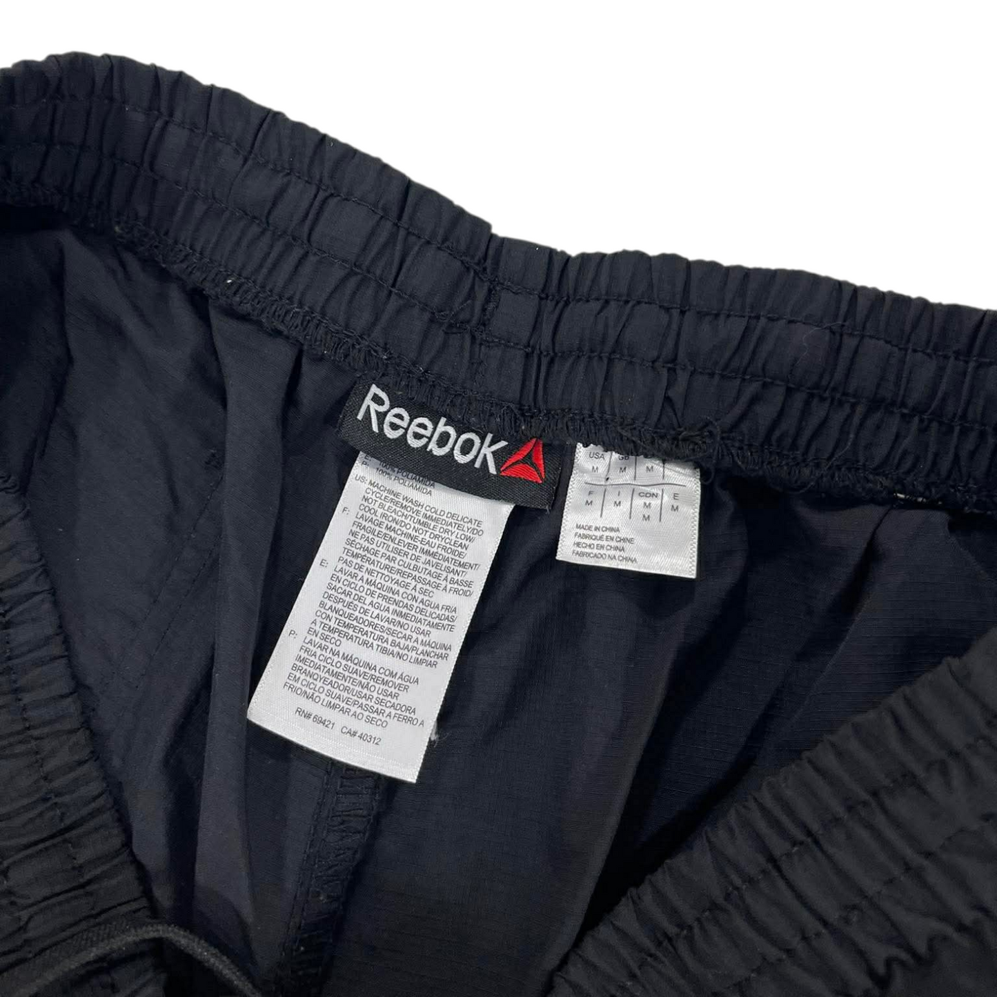VINTAGE REEBOK BLACK SHORTS (M)