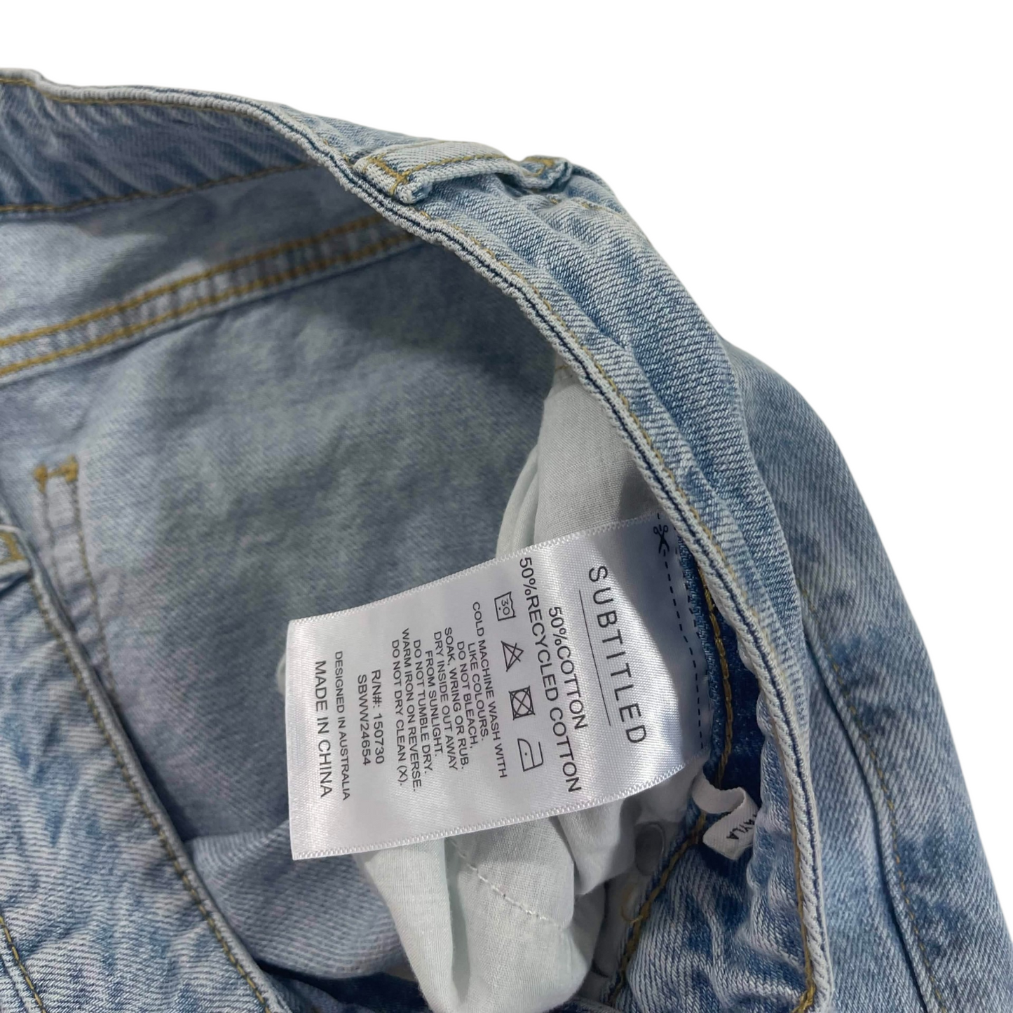 SUBTITLED LIGHT WASHED BLUE JEANS (28)