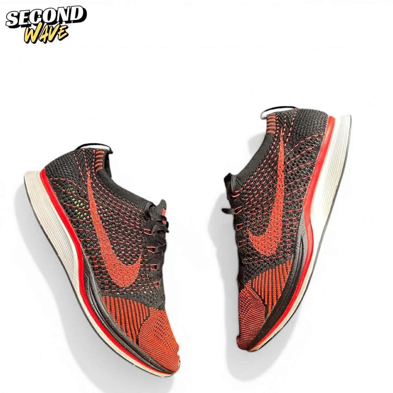 NIKE FLYNIT RACER BLACK & RED TRAINERS (8US)