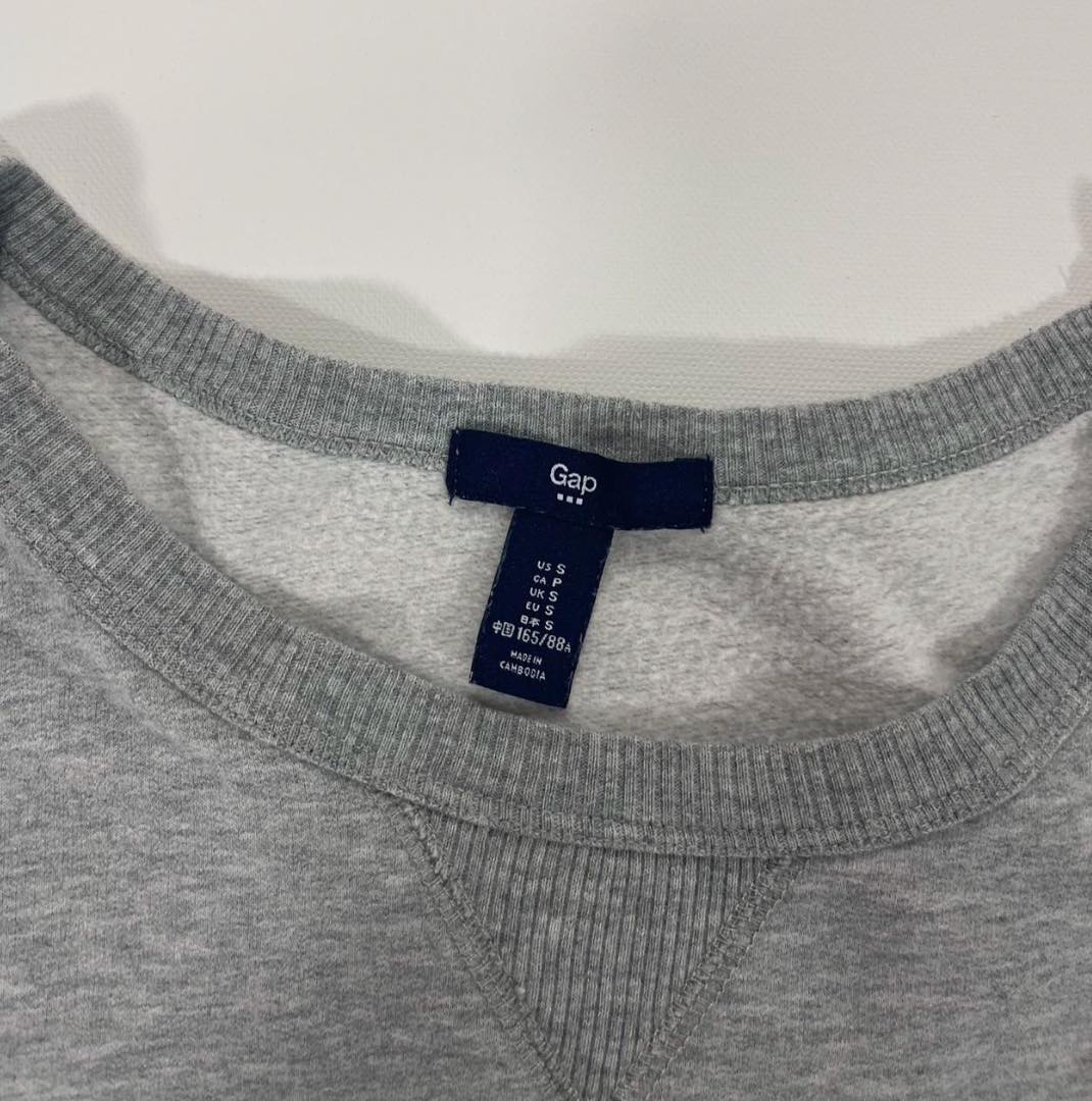 Y2K GAP GREY CREWNECK SWEATSHIRT (S-M)