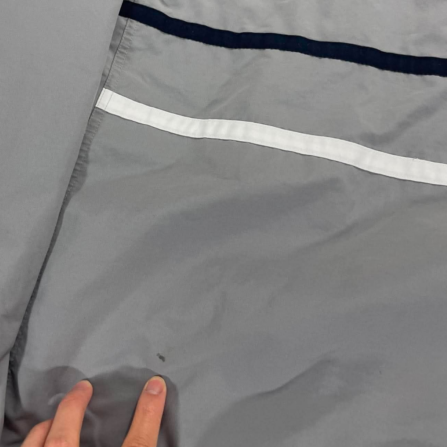 VINTAGE REEBOK GREY WINDBREAKER JACKET (S)