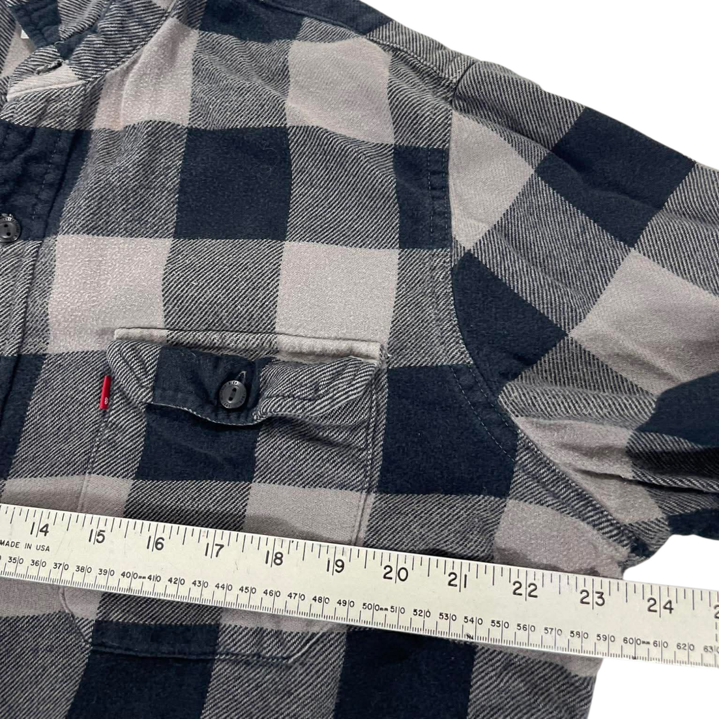 VINTAGE LEVIS BLACK & GREY FLANNEL SHIRT (L-XL)