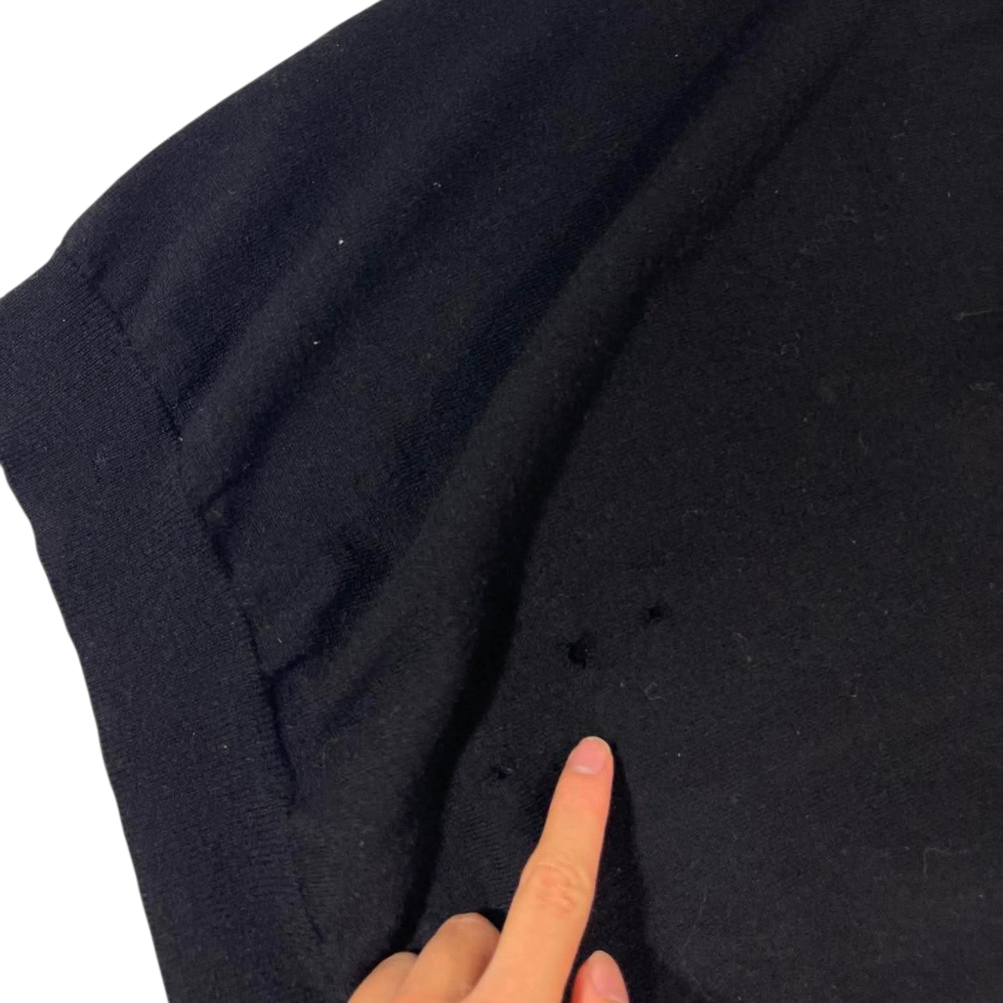 NORTH SOUTH 100% BLACK MERINO WOOL SWEATER (L)