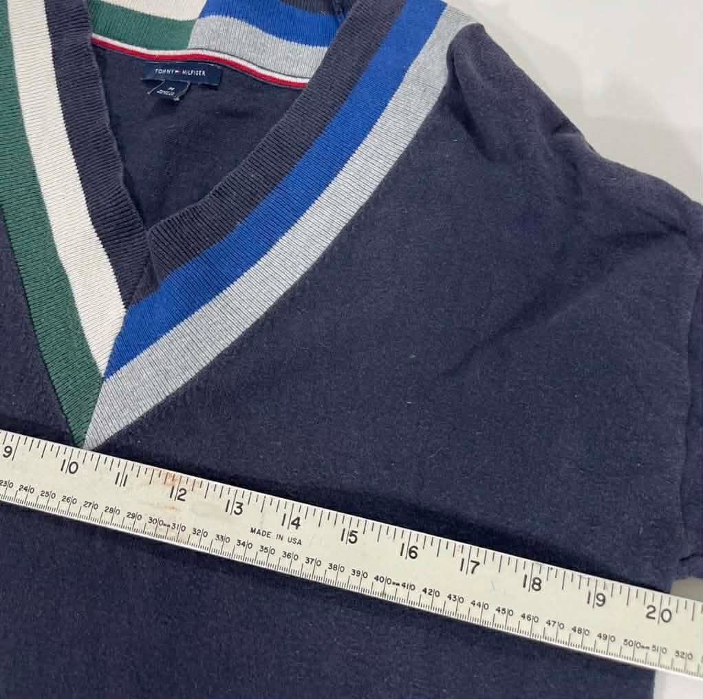 VINTAGE TOMMY HILFIGER NAVY BLUE STRIPED SWEATER (M-L)