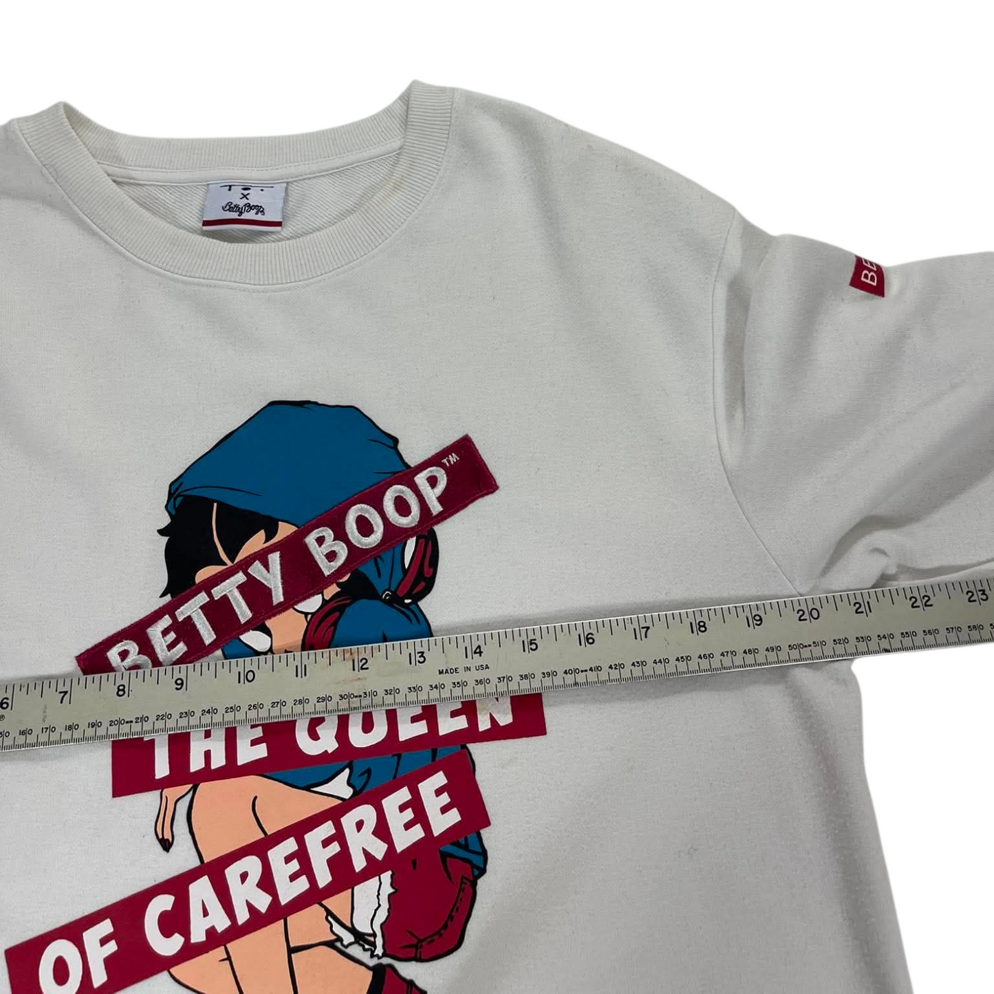 VINTAGE EMBROIDERED BETTY BOOP X T.O. THE QUEEN OF CAREFREE WHITE SWEATSHIRT (M)
