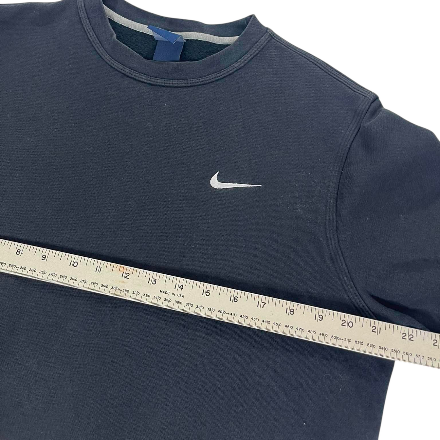 NIKE ESSENTIALS CREWNECK (XL)