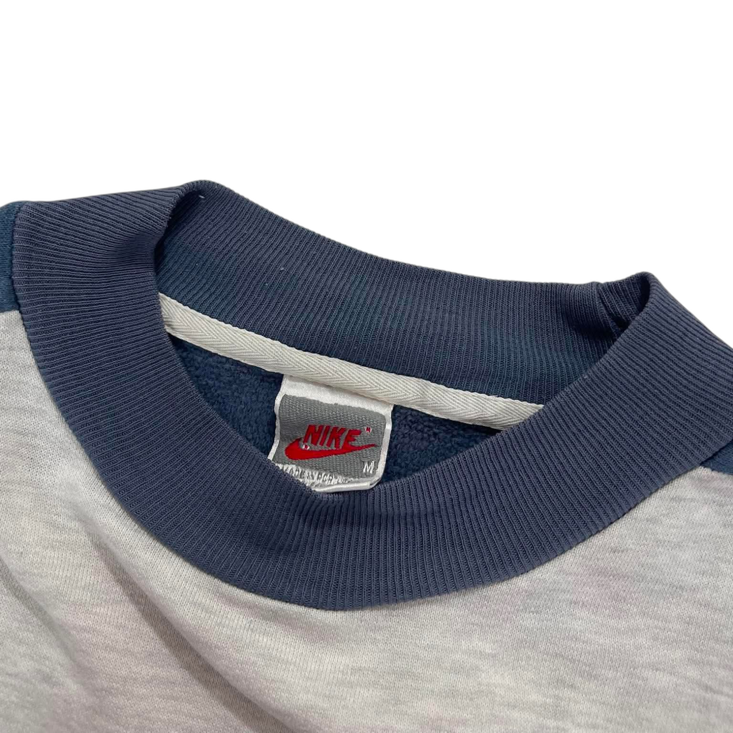 VINTAGE NIKE GREY CREWNECK SWEATSHIRT WITH EMBROIDERED LOGO (M)