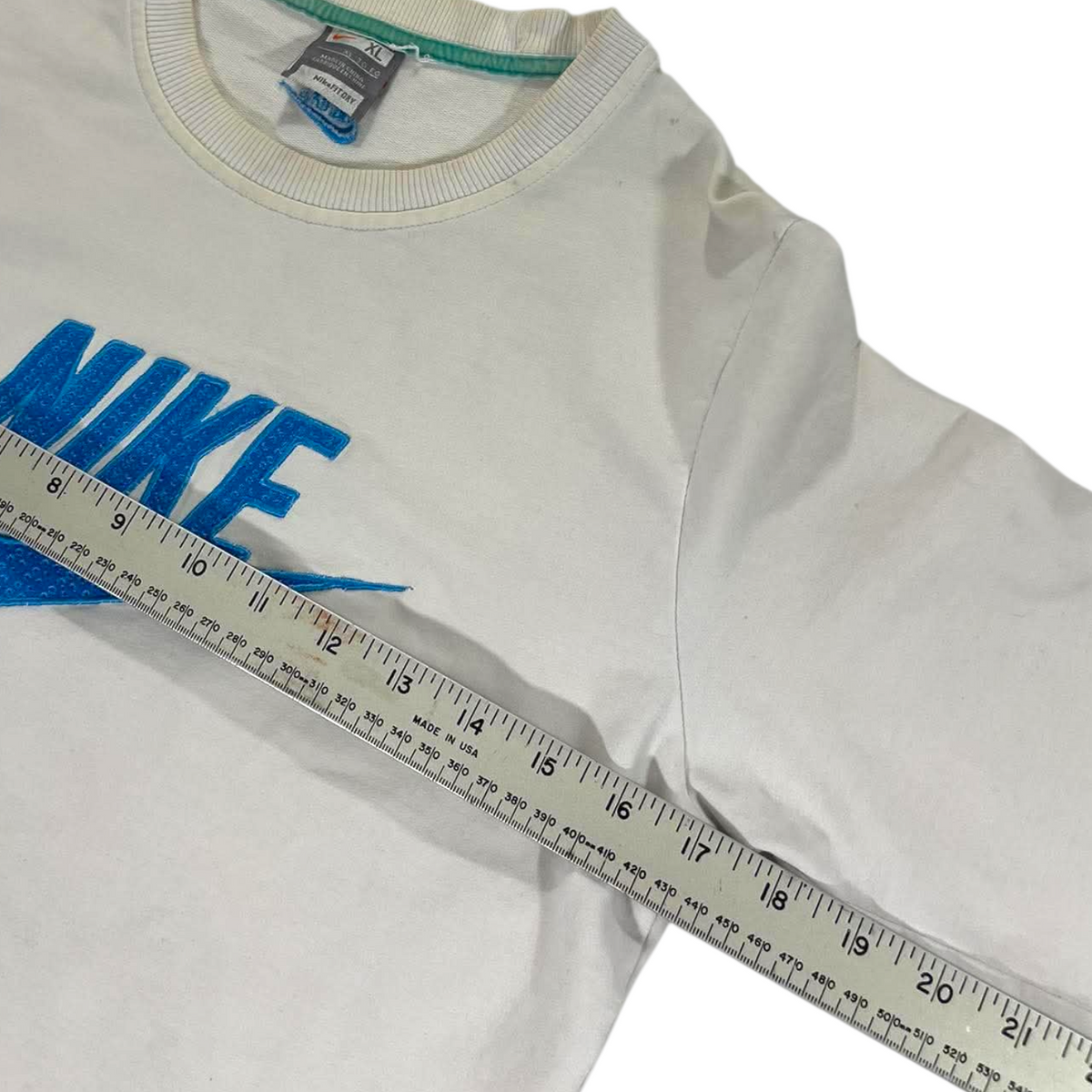 VINTAGE TRASHED NIKE WHITE & BLUE CREWNECK (BEST FIT SMALL)