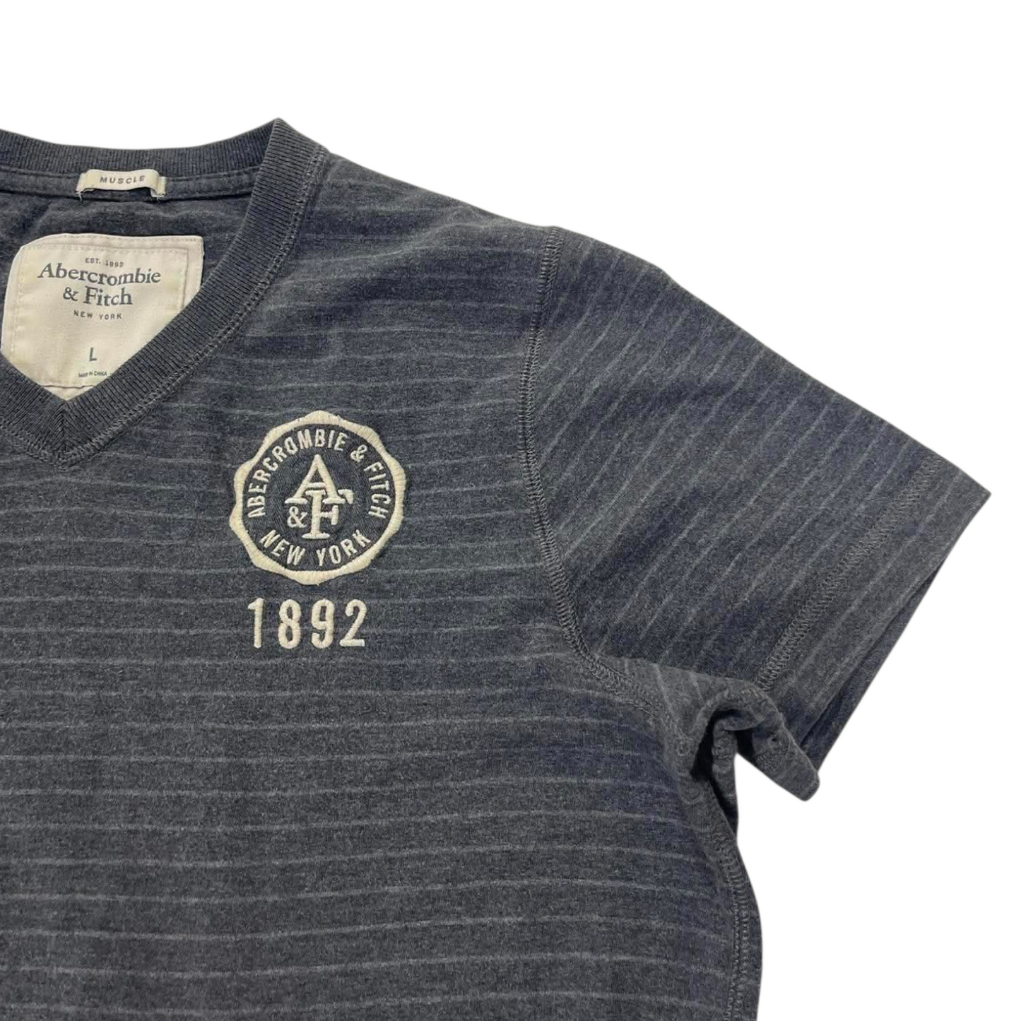 ABERCROMBIE & FITCH V-NECK T-SHIRT (BEST FIT M)